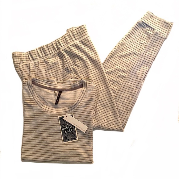 Jaclyn Smith Other - JACLYN INTIMATES Gray Striped pajamas 🌸